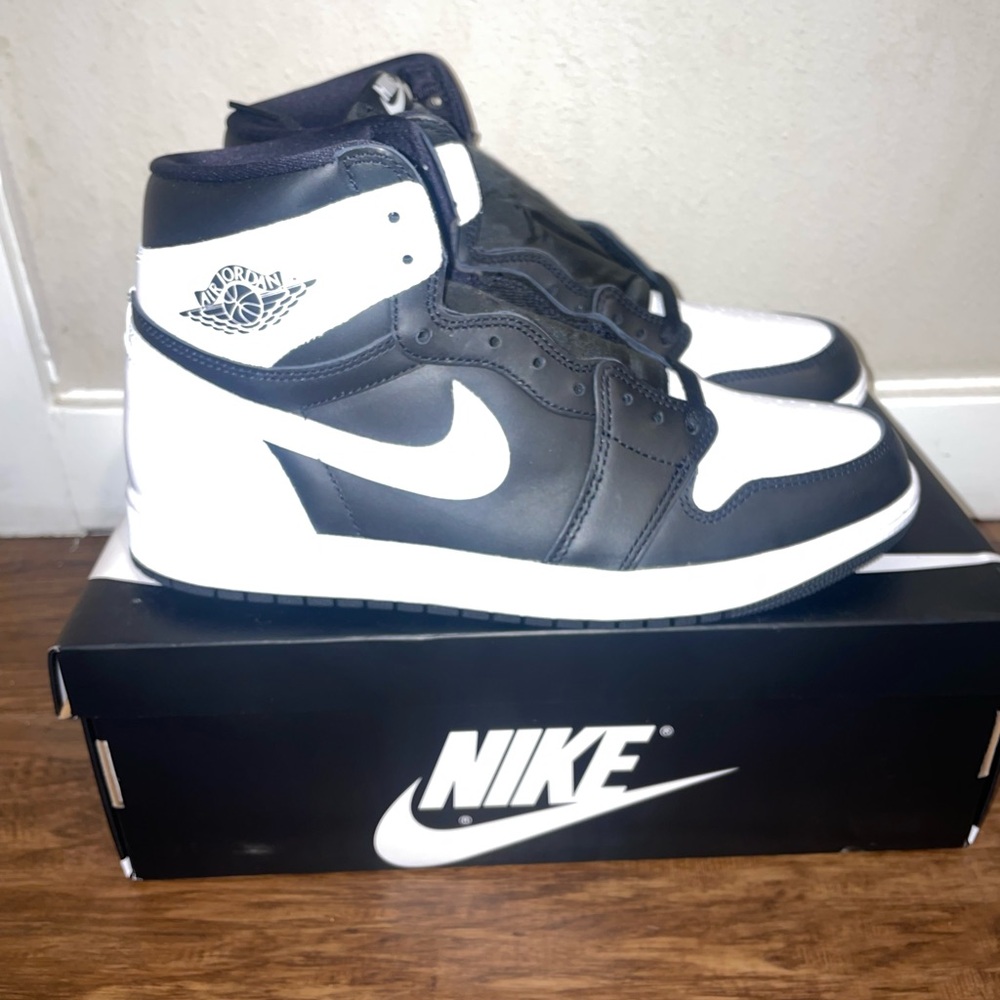 Men’s AIR JORDAN 1 RETRO HIGH OG “Reverse Panda” - Picture 3 of 12